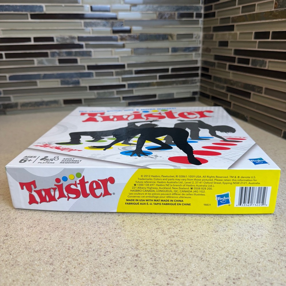 Hasbro Twister Classic Party Game 2012 Edition 2 More Moves Ages 6+ Complete - Picture 4 of 10